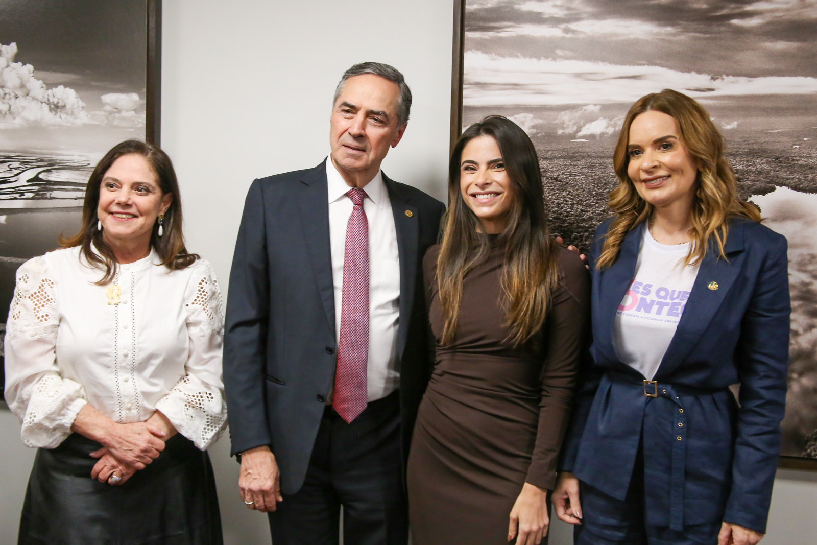 Assinando o protocolo 'Antes Que Aconteça' para proteção das mulheres